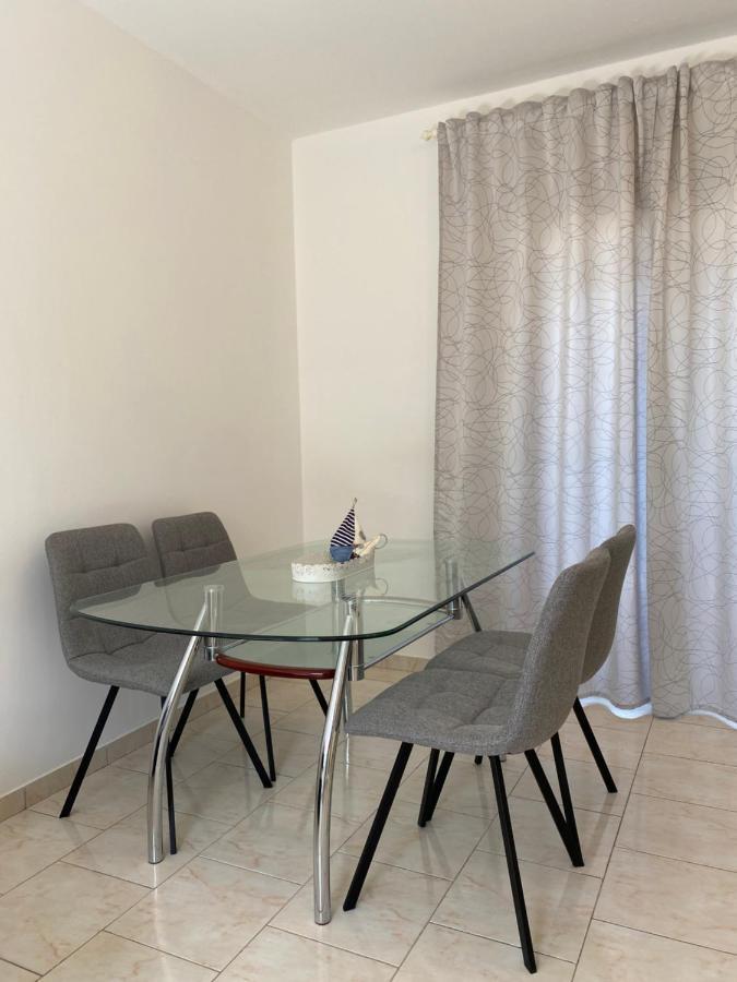 Apartments Mikecin ノビグラード・ダルメーシャ エクステリア 写真
