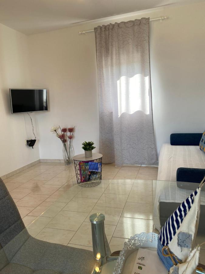 Apartments Mikecin ノビグラード・ダルメーシャ エクステリア 写真
